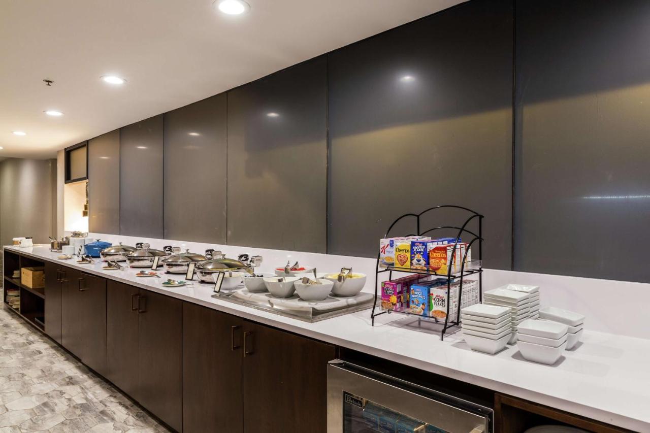 | Hilton Chicago/Oak Lawn