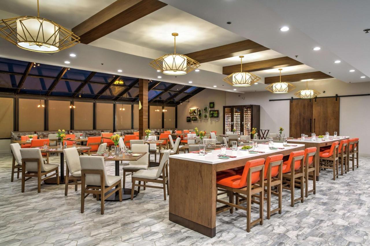 | Hilton Chicago/Oak Lawn