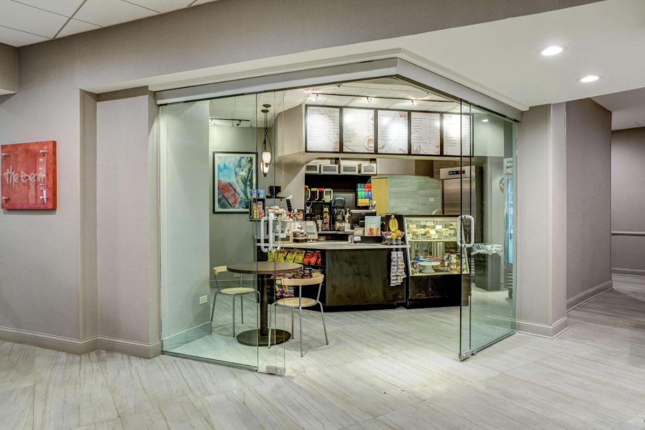 | Hilton Chicago/Oak Lawn