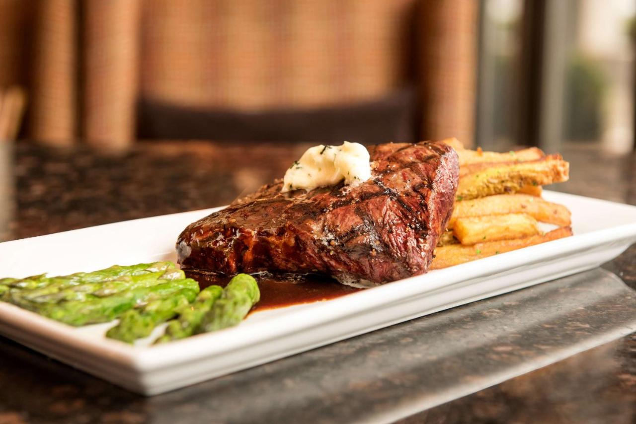 | Hilton Chicago/Oak Lawn
