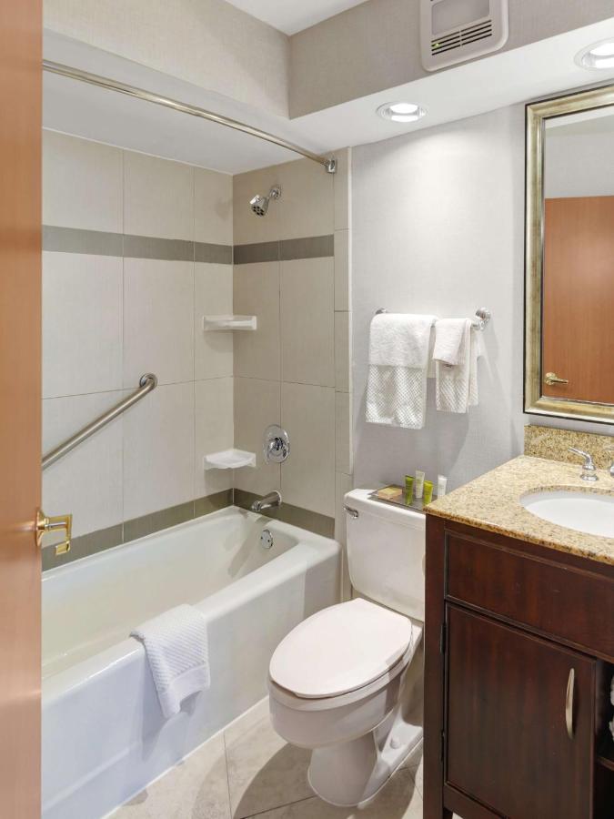 | Hilton Chicago/Oak Lawn