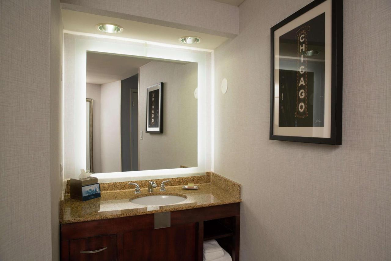 | Hilton Chicago/Oak Lawn