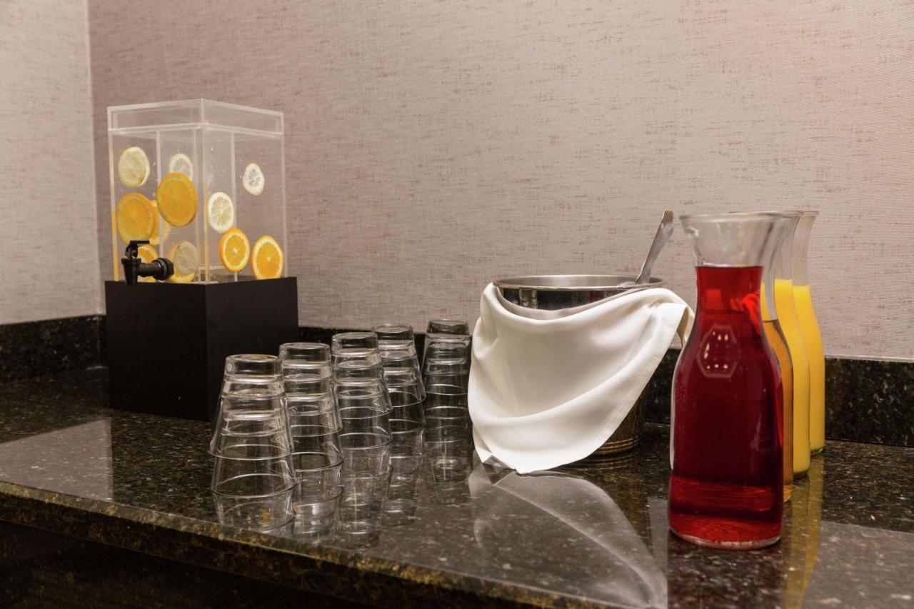 | Hilton Chicago/Oak Lawn