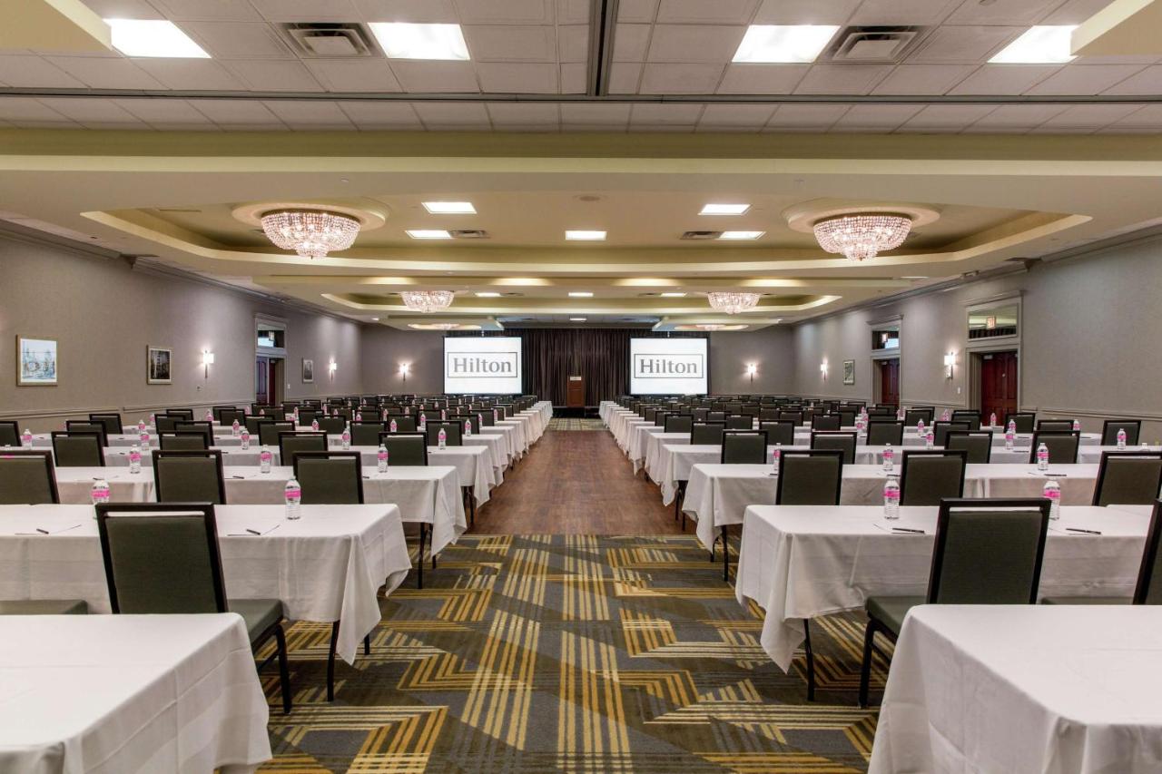 | Hilton Chicago/Oak Lawn