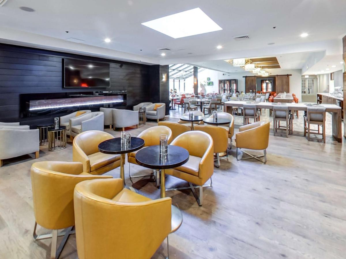 | Hilton Chicago/Oak Lawn