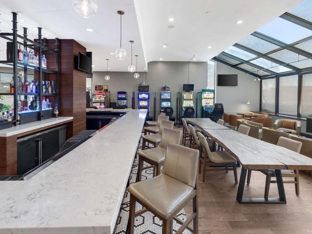 | Hilton Chicago/Oak Lawn