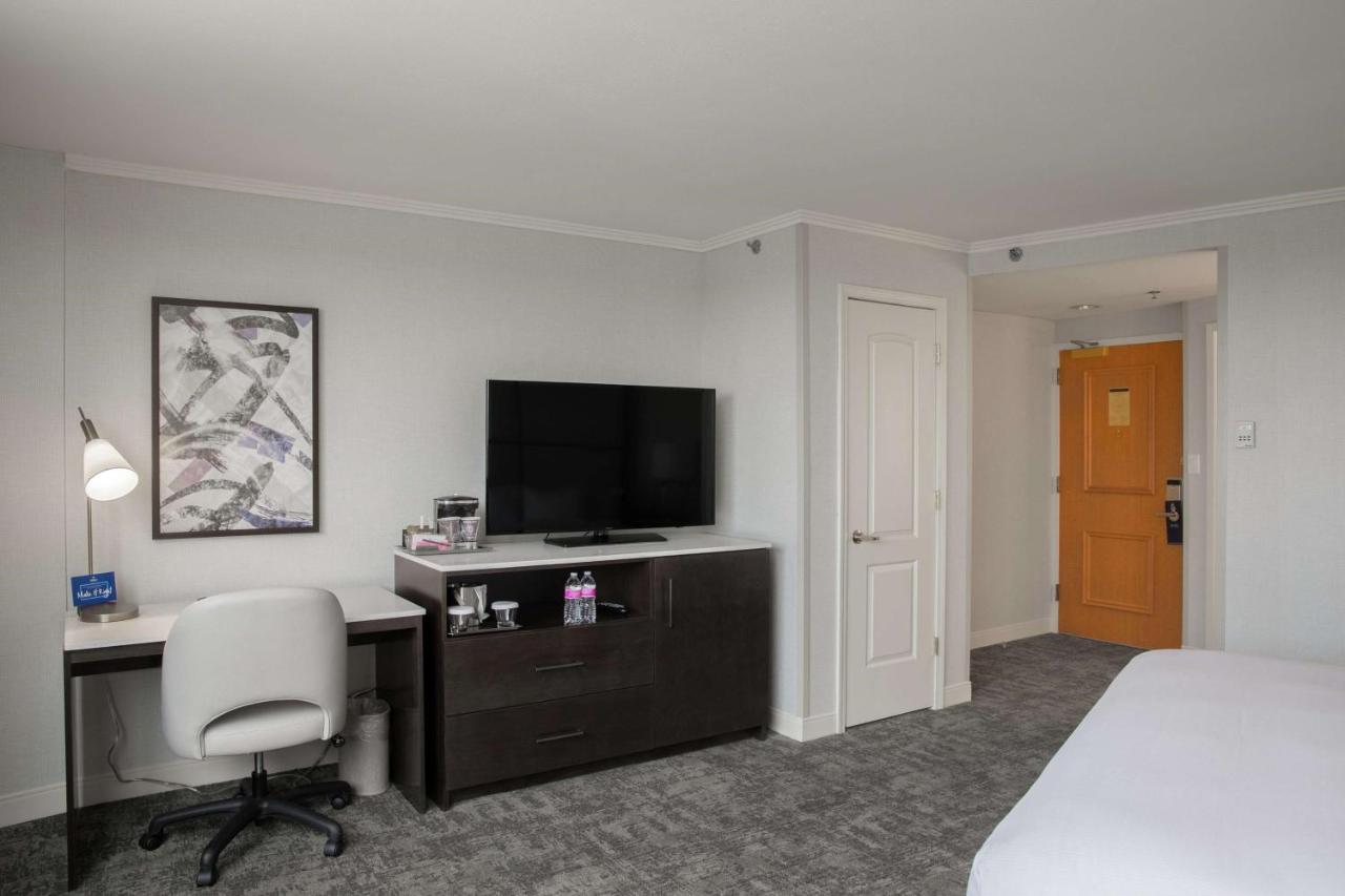 | Hilton Chicago/Oak Lawn