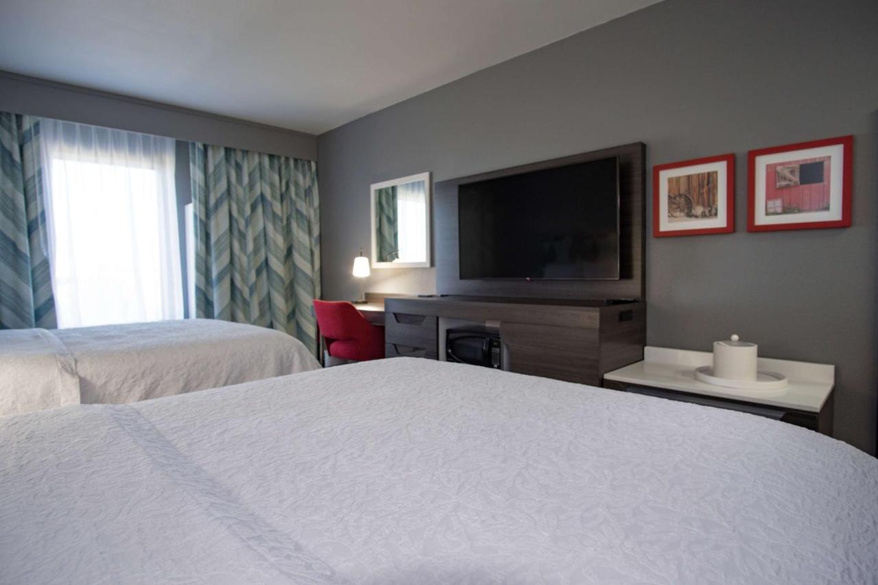 Queen Room - Non-Smoking at Hampton Inn Oklahoma City/Yukon
