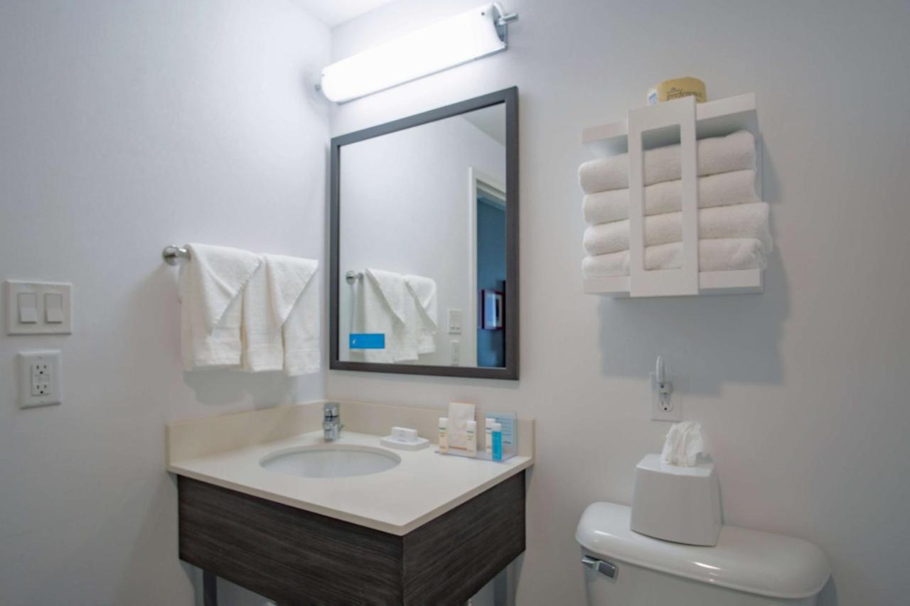 Queen Room - Non-Smoking at Hampton Inn Oklahoma City/Yukon