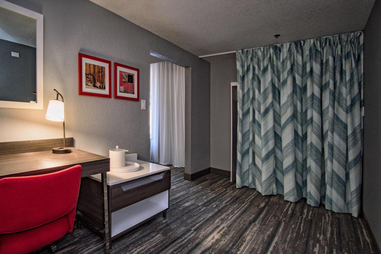 King Suite with Spa Bath at Hampton Inn Oklahoma City/Yukon