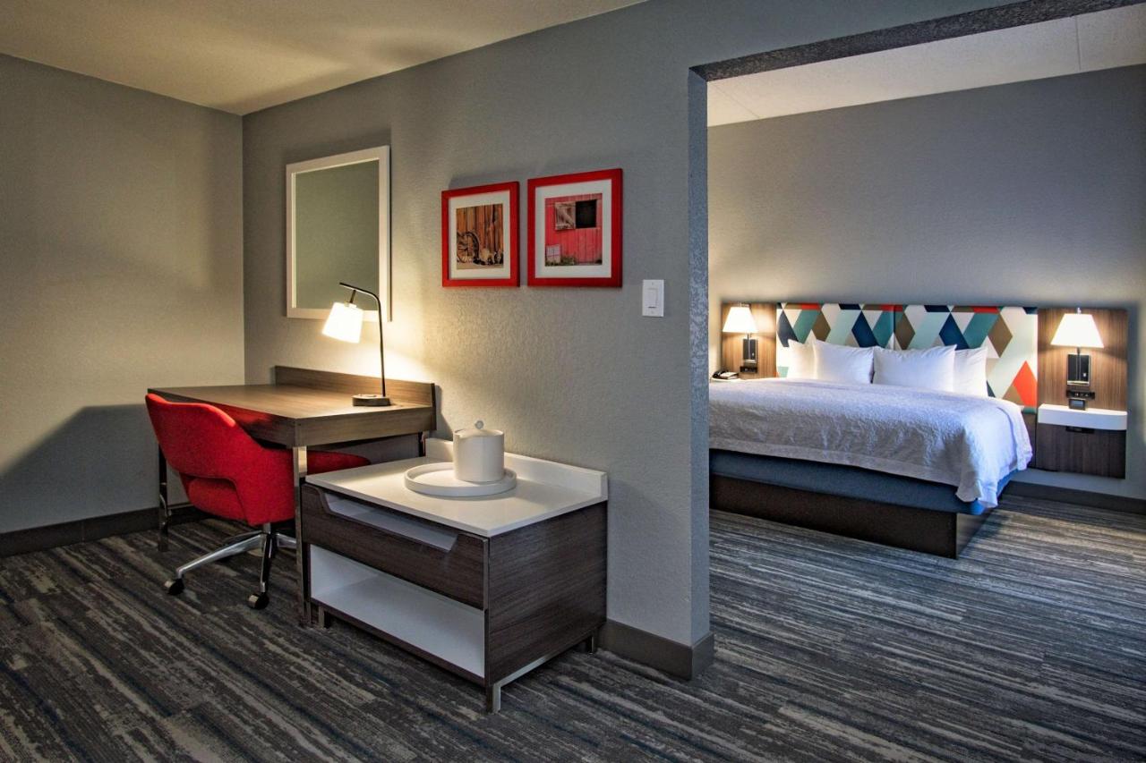 King Suite with Spa Bath at Hampton Inn Oklahoma City/Yukon