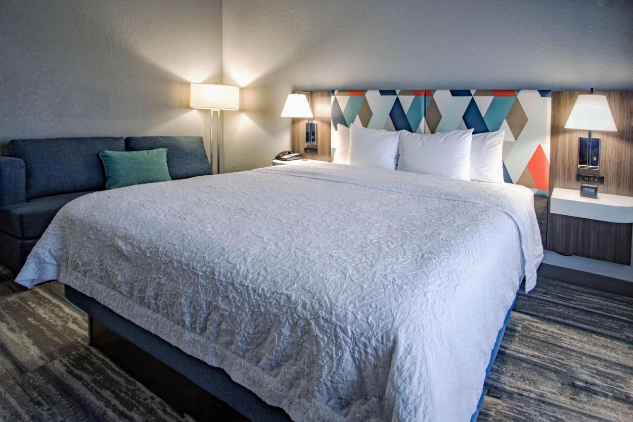 King Suite with Spa Bath at Hampton Inn Oklahoma City/Yukon