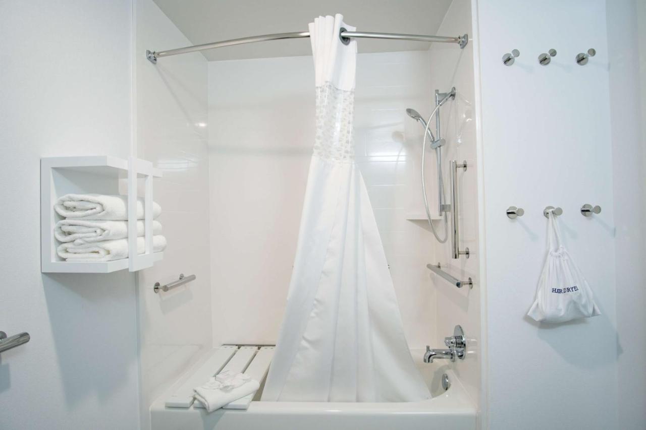 King Room - Disability Access Tub/Non-Smoking at Hampton Inn Oklahoma City/Yukon