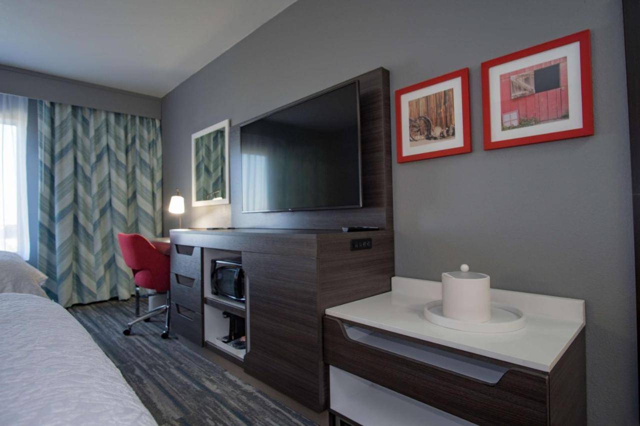 Queen Room - Non-Smoking at Hampton Inn Oklahoma City/Yukon