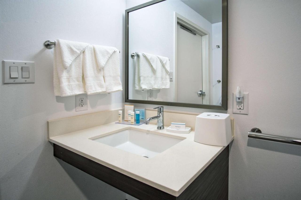King Room - Disability Access Tub/Non-Smoking at Hampton Inn Oklahoma City/Yukon