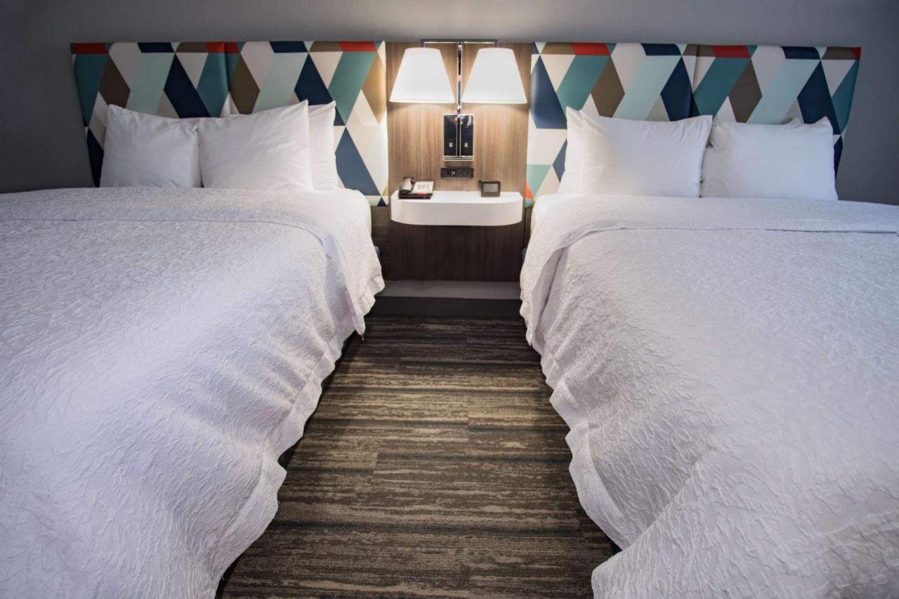 Queen Room - Non-Smoking at Hampton Inn Oklahoma City/Yukon