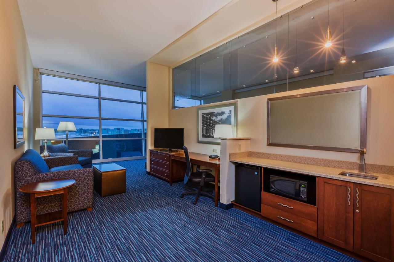 King Suite - Non-Smoking at Hampton Inn & Suites Downtown Owensboro/Waterfront