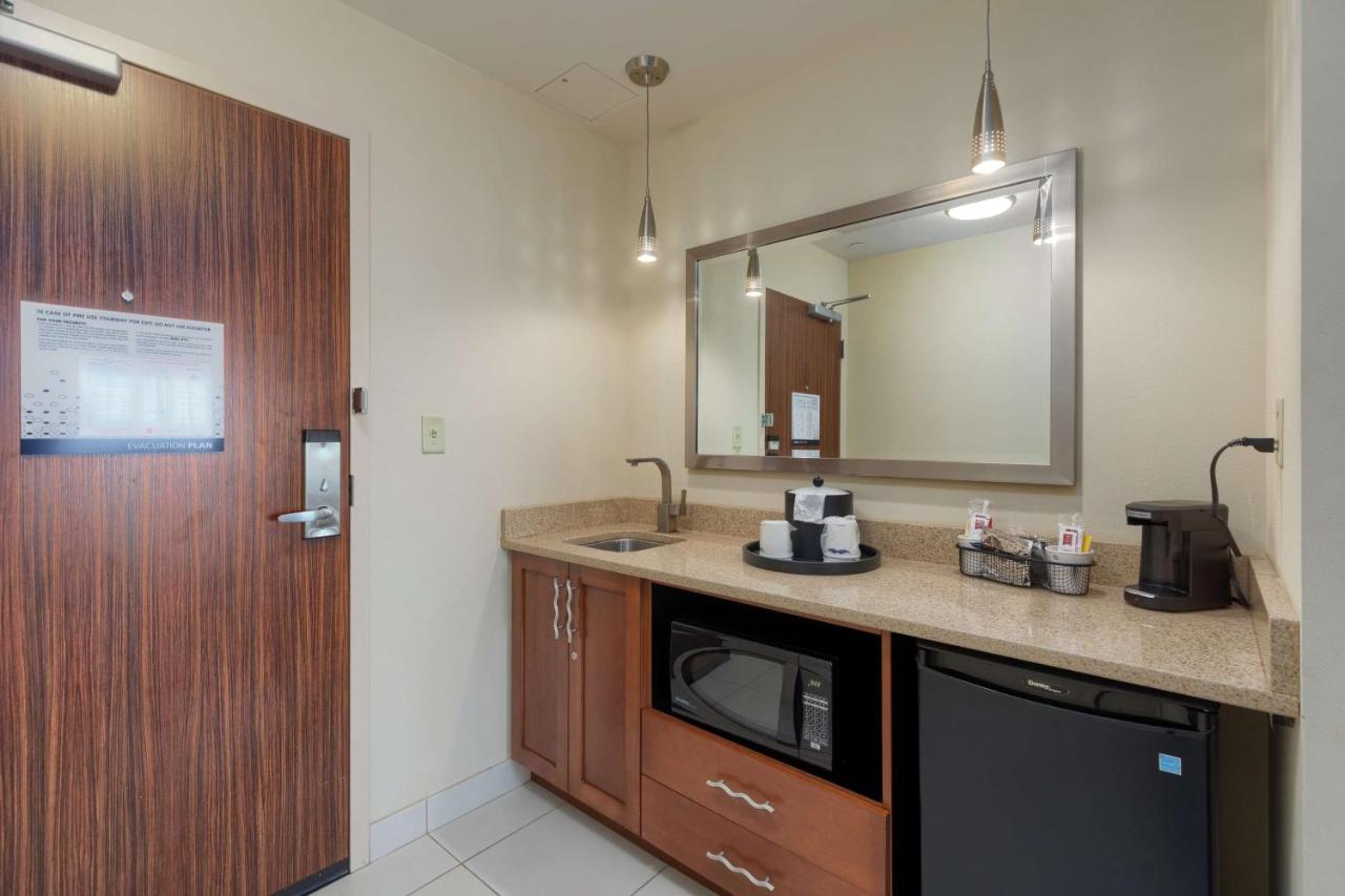 Double Queen Studio Suite - Non-Smoking at Hampton Inn & Suites Downtown Owensboro/Waterfront