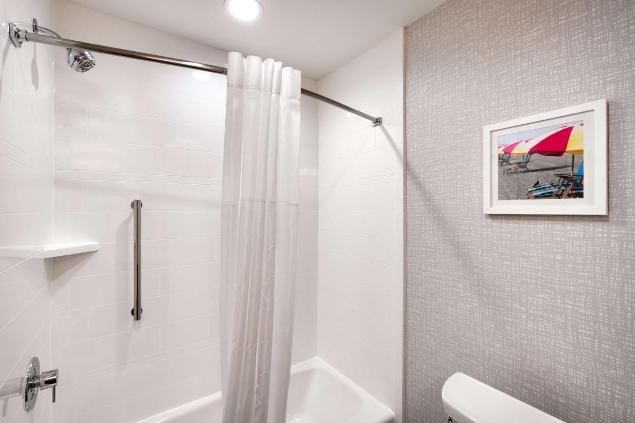 Queen Room with Two Queen Beds - Hearing Accessible at Hampton Inn & Suites Rockport-Fulton