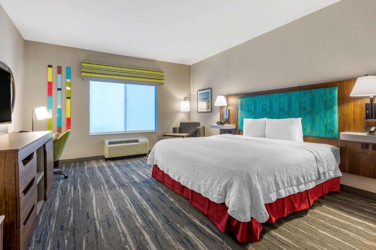 King Room with Bath Tub - Disability Access at Hampton Inn Carlsbad-North San Diego County
