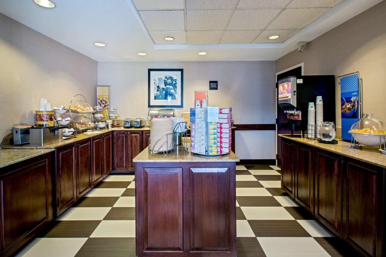 | Hampton Inn West Springfield
