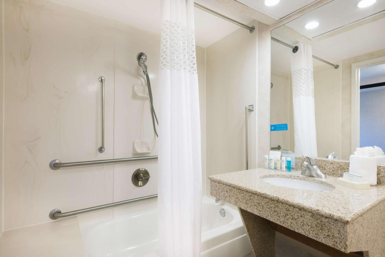 | Hampton Inn West Springfield