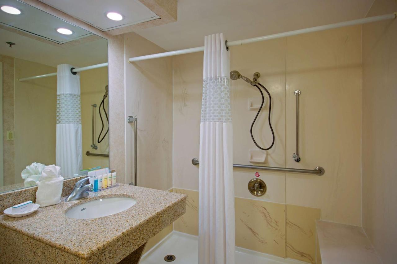 | Hampton Inn West Springfield