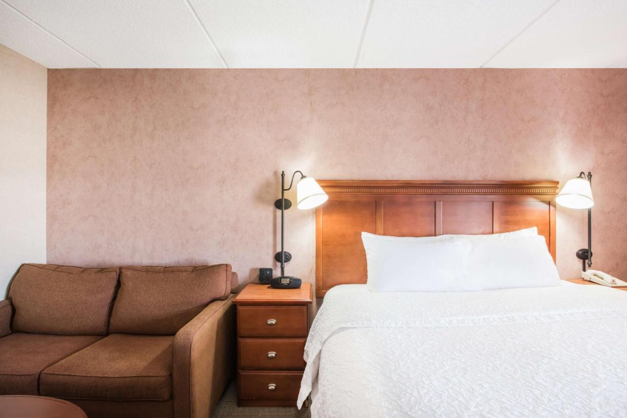 | Hampton Inn West Springfield