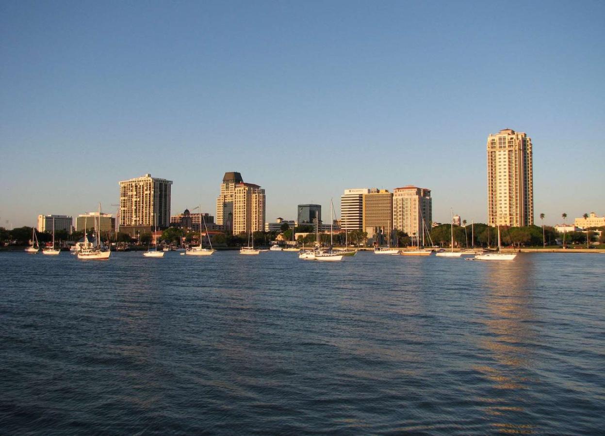 | Hilton St. Petersburg Bayfront