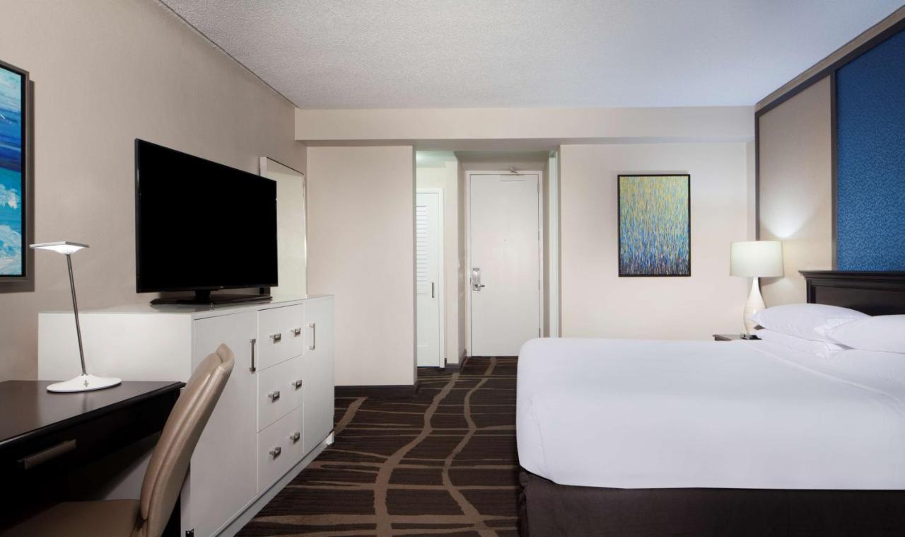 | Hilton St. Petersburg Bayfront