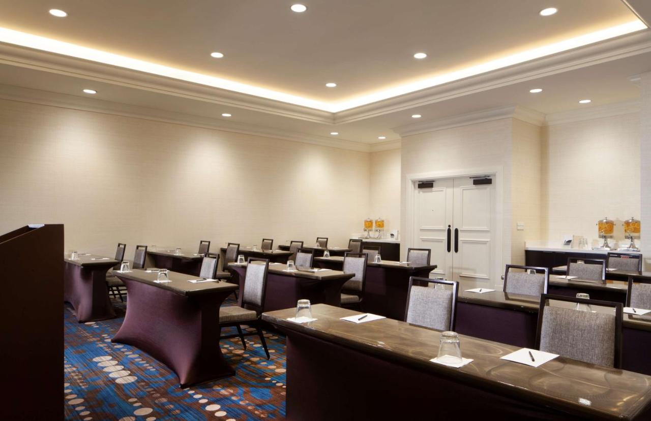 | Hilton St. Petersburg Bayfront