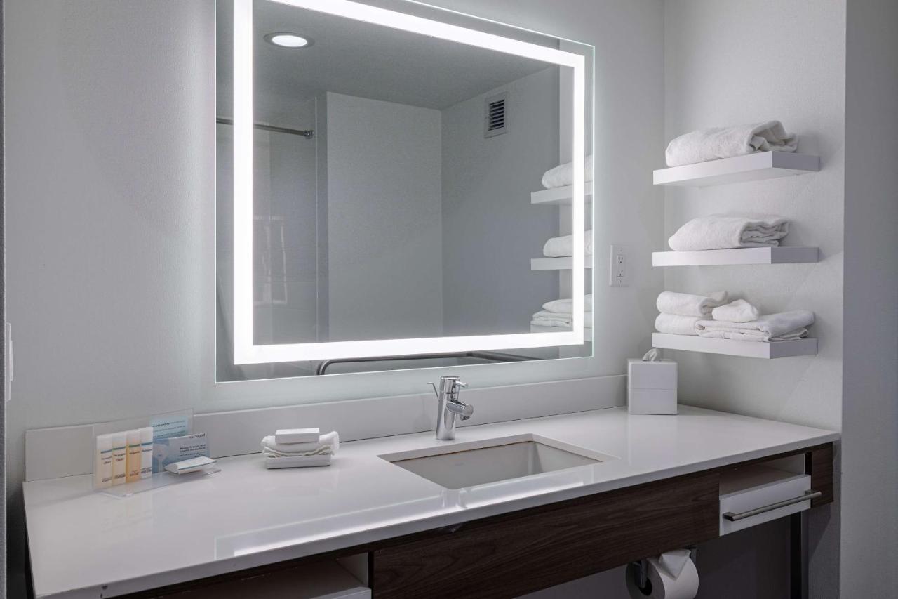 King Room with Study - Non Smoking at Hampton Inn & Suites Knoxville-Downtown