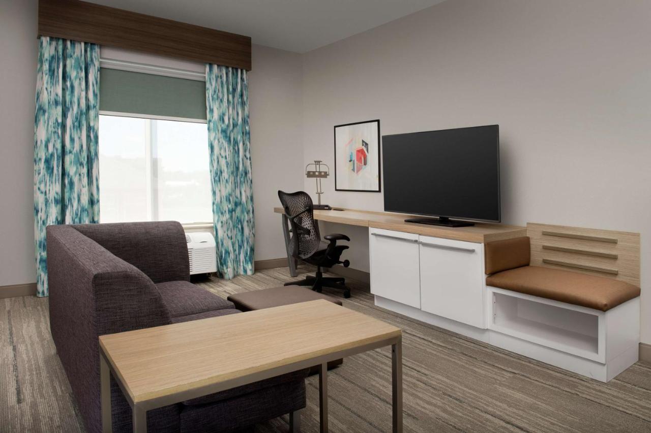 Junior King Suite at Hilton Garden Inn Knoxville West/Cedar Bluff