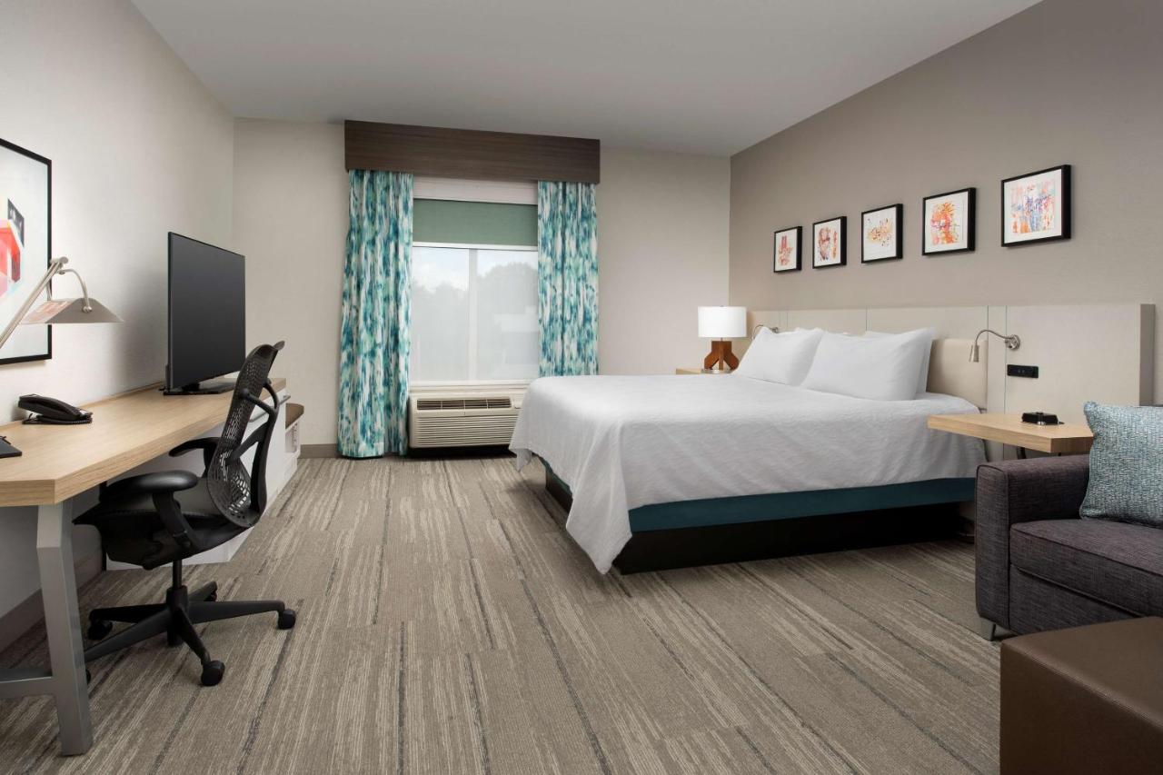 Deluxe King Room at Hilton Garden Inn Knoxville West/Cedar Bluff