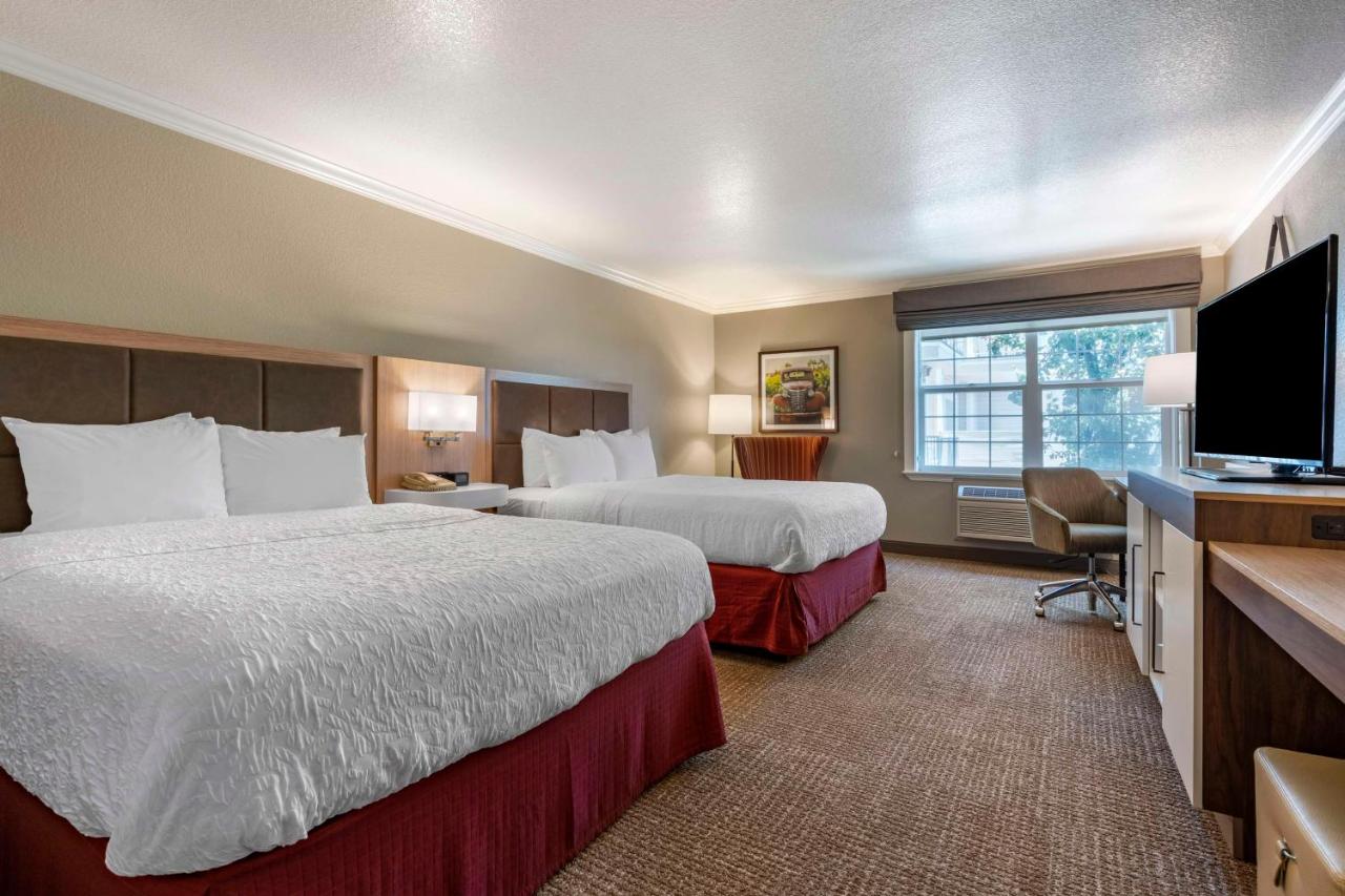 Queen Room with Two Queen Beds (4 Adults) at Hampton Inn Ukiah CA