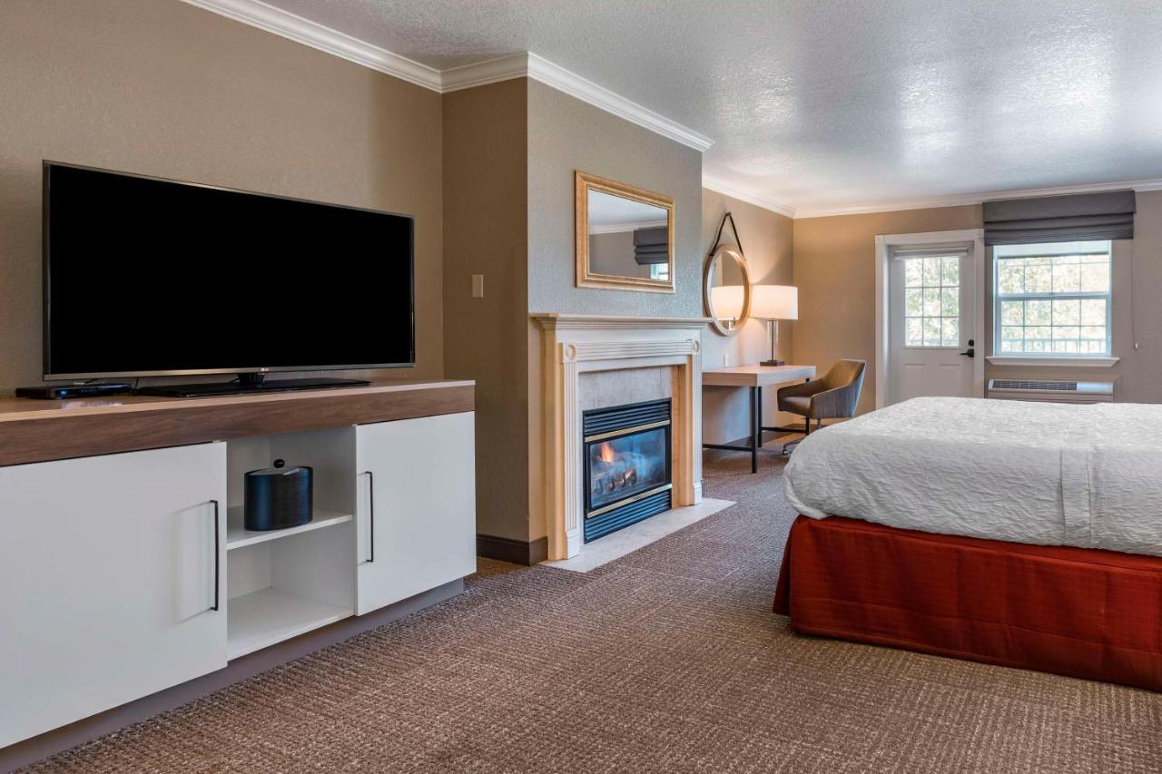 King Room with City View - Non-Smoking at Hampton Inn Ukiah CA