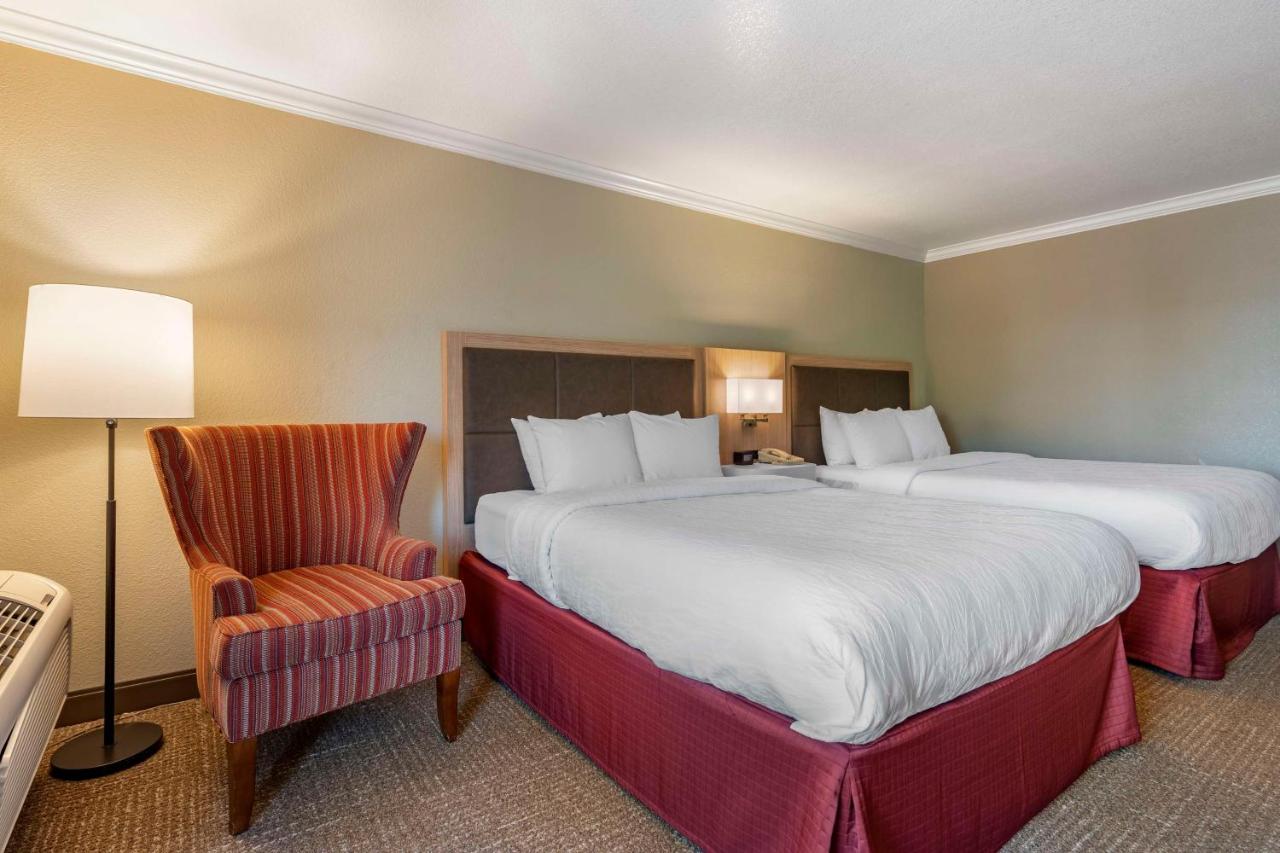 Queen Room with Two Queen Beds and Balcony - Non-Smoking at Hampton Inn Ukiah CA