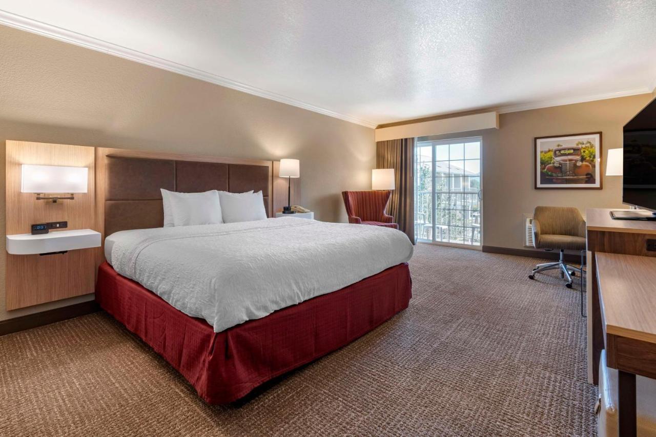 King Room with Balcony - Non-Smoking at Hampton Inn Ukiah CA