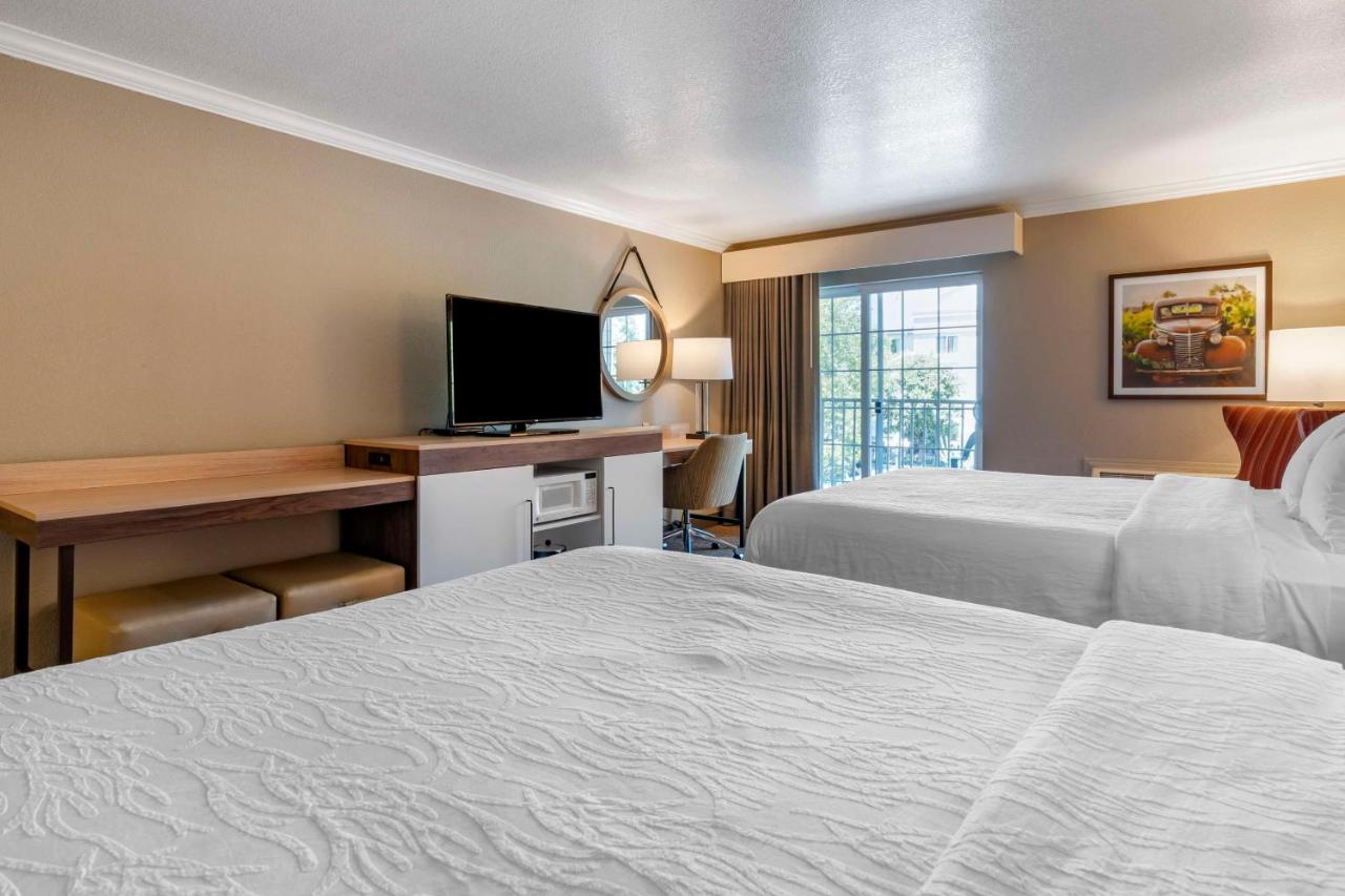 Queen Room with Two Queen Beds and Balcony - Non-Smoking at Hampton Inn Ukiah CA