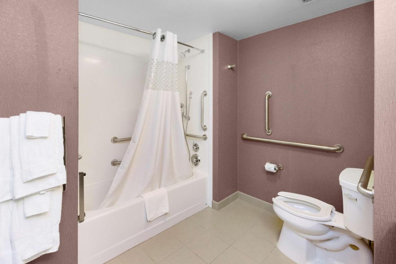 King Room - Hearing Disability Access/Non-Smoking at Hampton Inn Butler