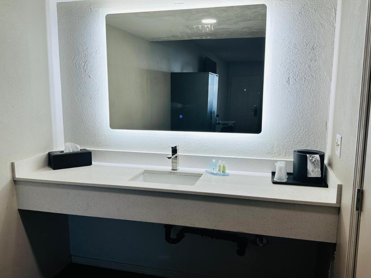King Room - Non-Smoking at Quality Inn Show Low