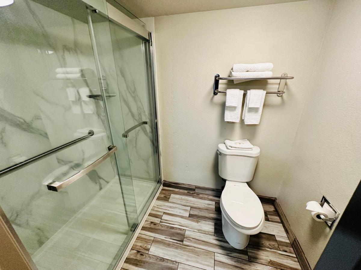 King Room - Non-Smoking at Quality Inn Show Low