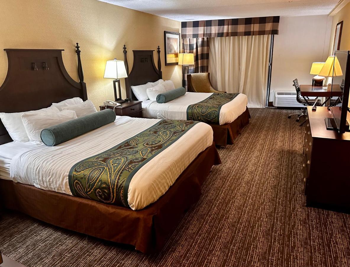 Queen Room - Disability Access at Red Lion Hotel Harrisburg Hershey