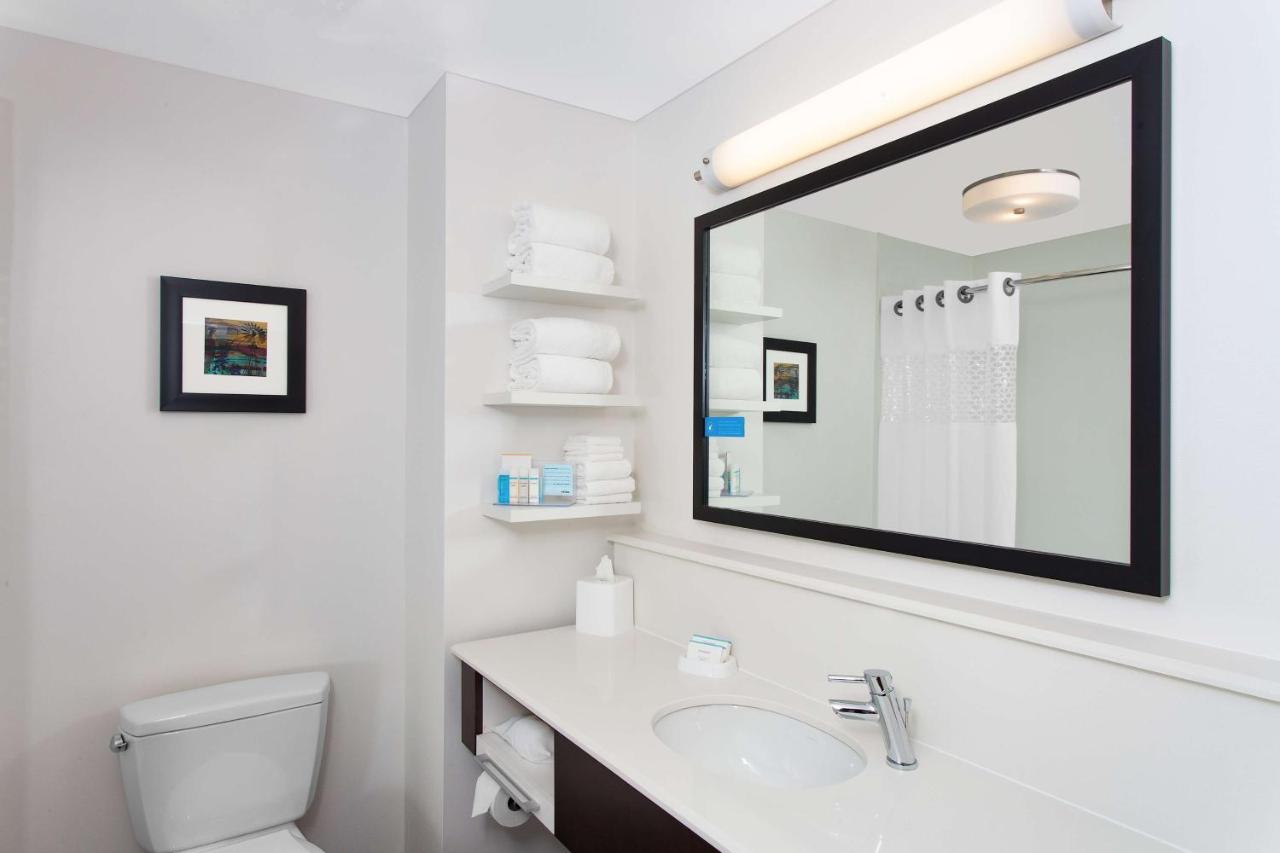 Queen Room with Two Queen Beds - Hearing Accessible - Non-Smoking at Hampton Inn & Suites Munster
