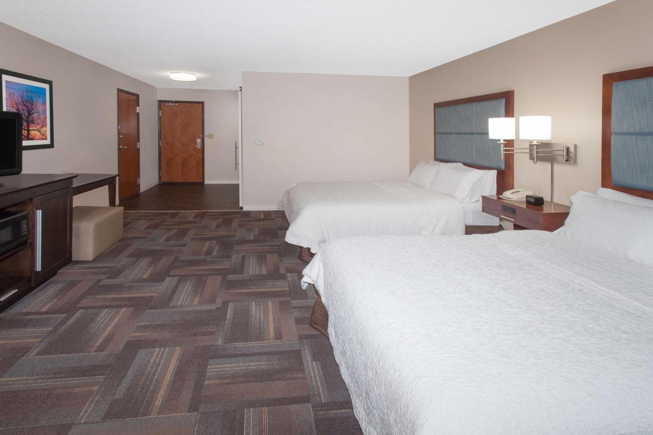 Queen Room with Two Queen Beds - Hearing Accessible - Non-Smoking at Hampton Inn & Suites Munster
