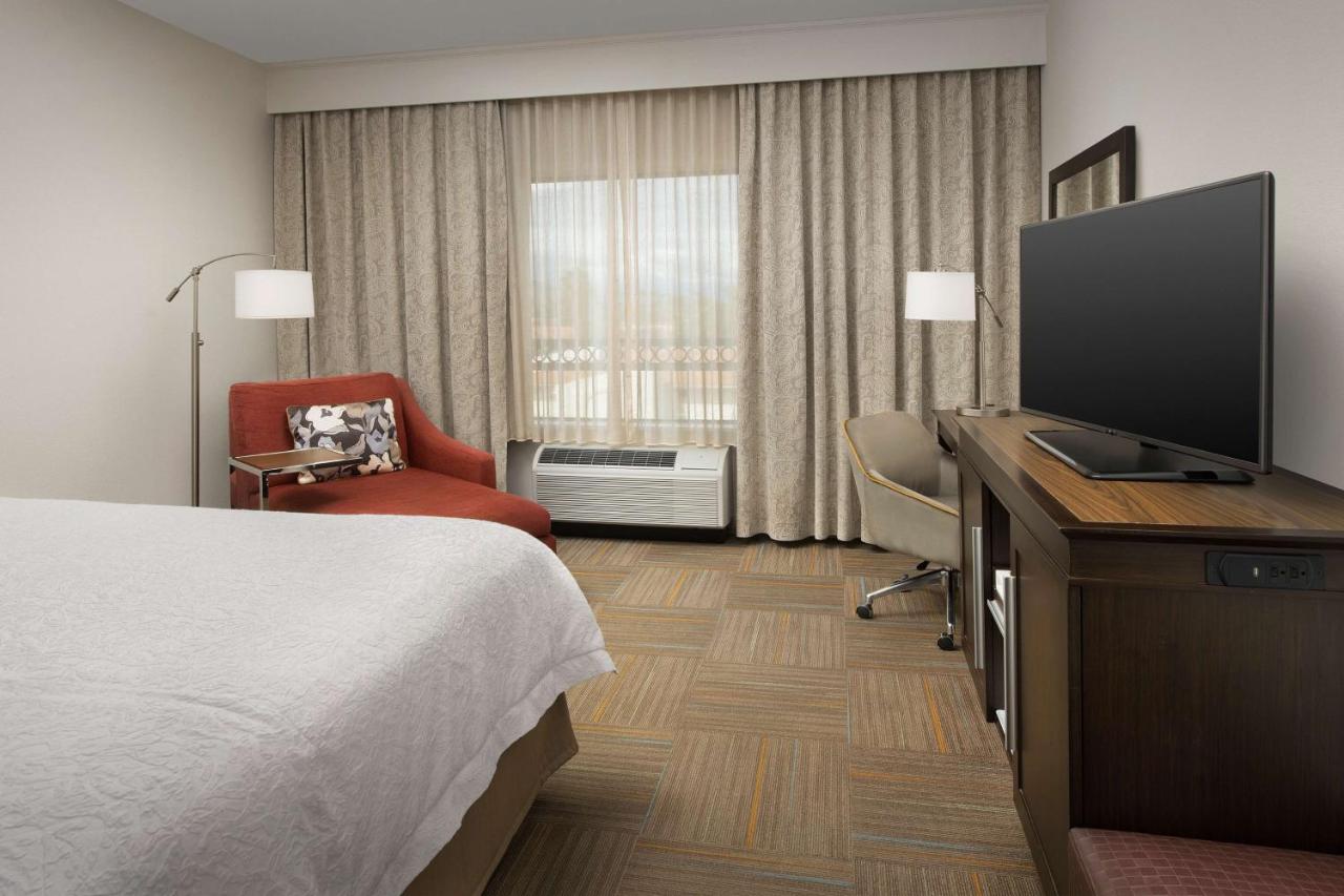 King Room at Baymont Inn & Suites by Wyndham Tempe University/Phoenix