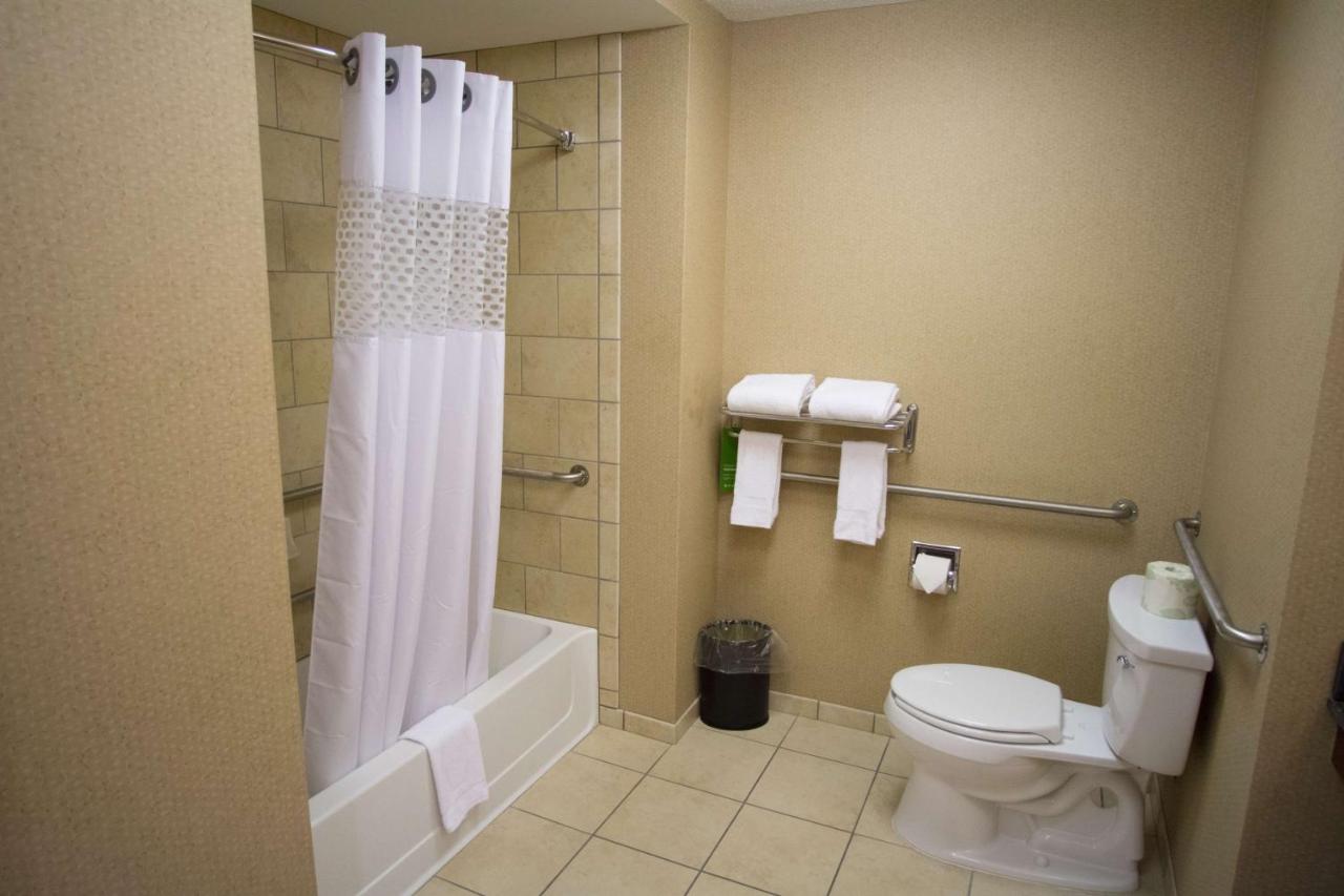 King Room - Disability Access/Non-Smoking at Hampton Inn Warsaw
