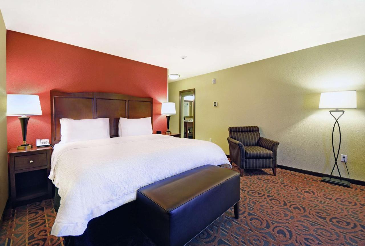 King Room - Non-Smoking at Hampton Inn & Suites Milwaukee/Franklin