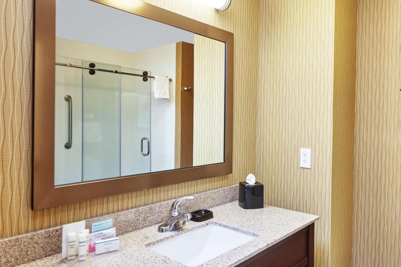 King Room - Non-Smoking at Hampton Inn & Suites Milwaukee/Franklin