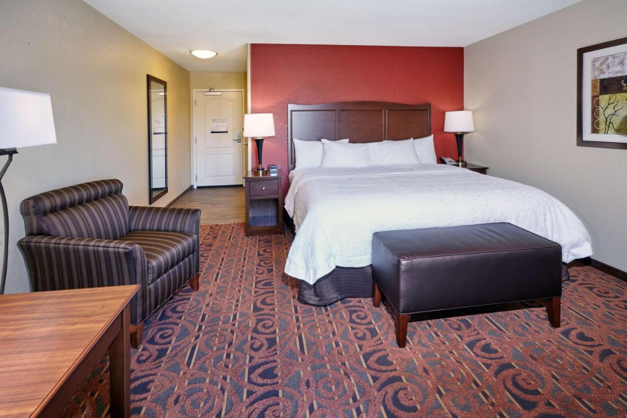 King Room - Non-Smoking at Hampton Inn & Suites Milwaukee/Franklin